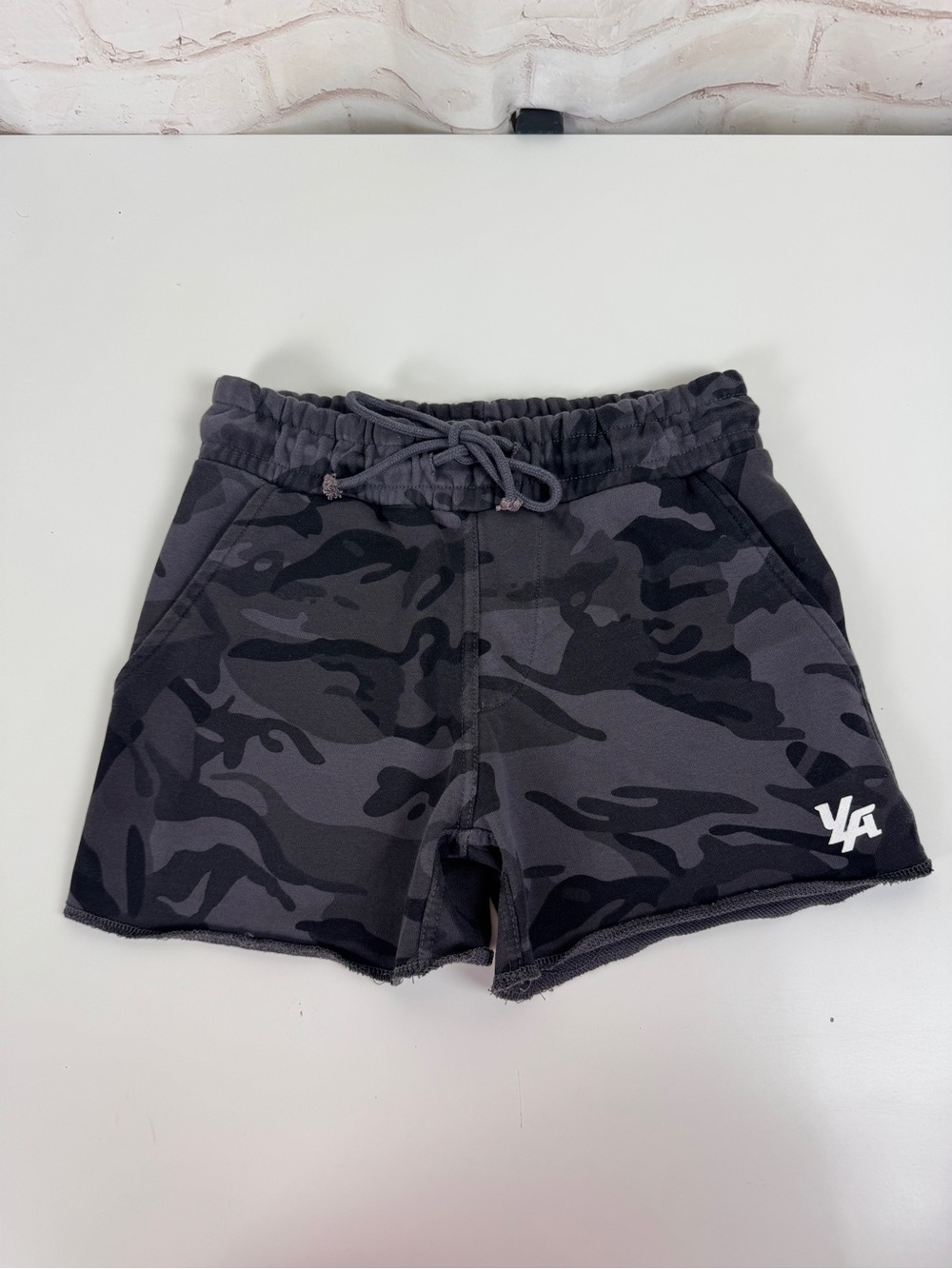 YOUNGLA Black and Gray Camo Gym Shorts Size Small